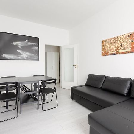 Apartment With Balcony -Bisceglie Red Line Subway Milaan Buitenkant foto