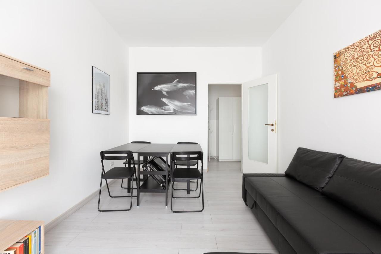 Apartment With Balcony -Bisceglie Red Line Subway Milaan Buitenkant foto