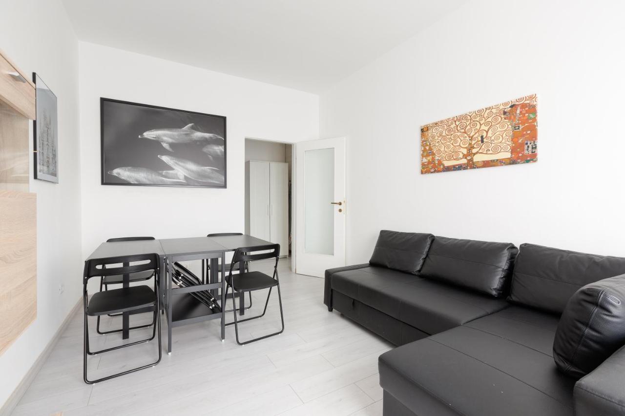 Apartment With Balcony -Bisceglie Red Line Subway Milaan Buitenkant foto
