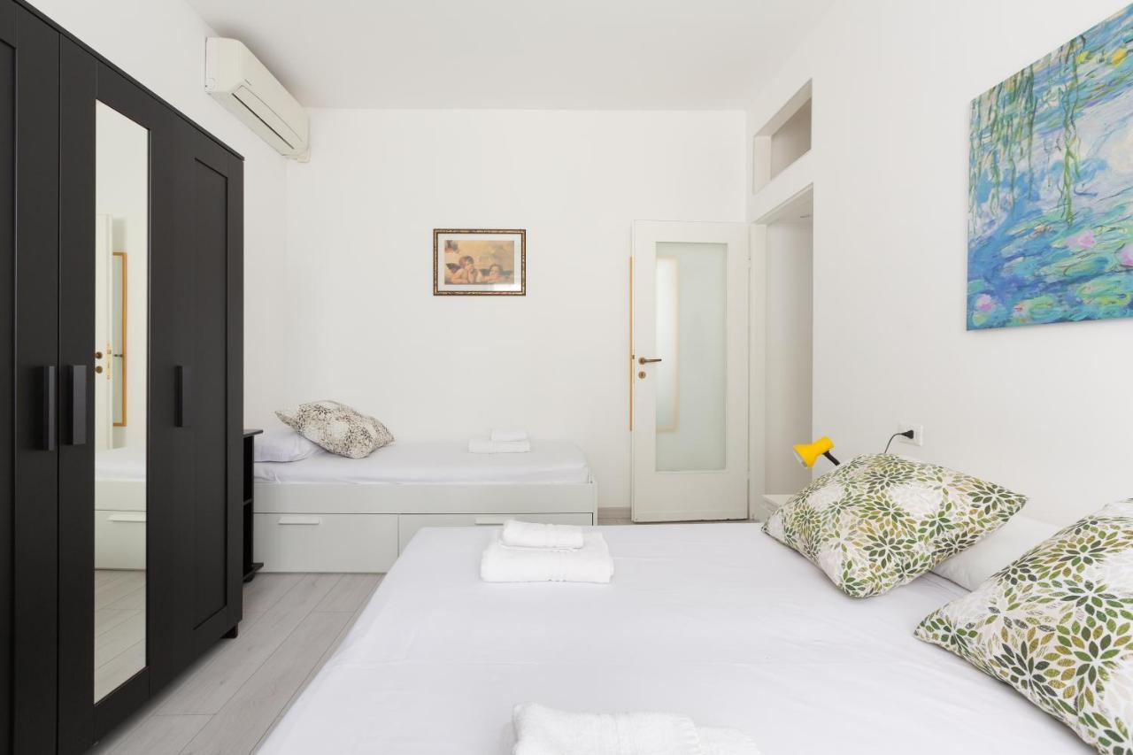 Apartment With Balcony -Bisceglie Red Line Subway Milaan Buitenkant foto