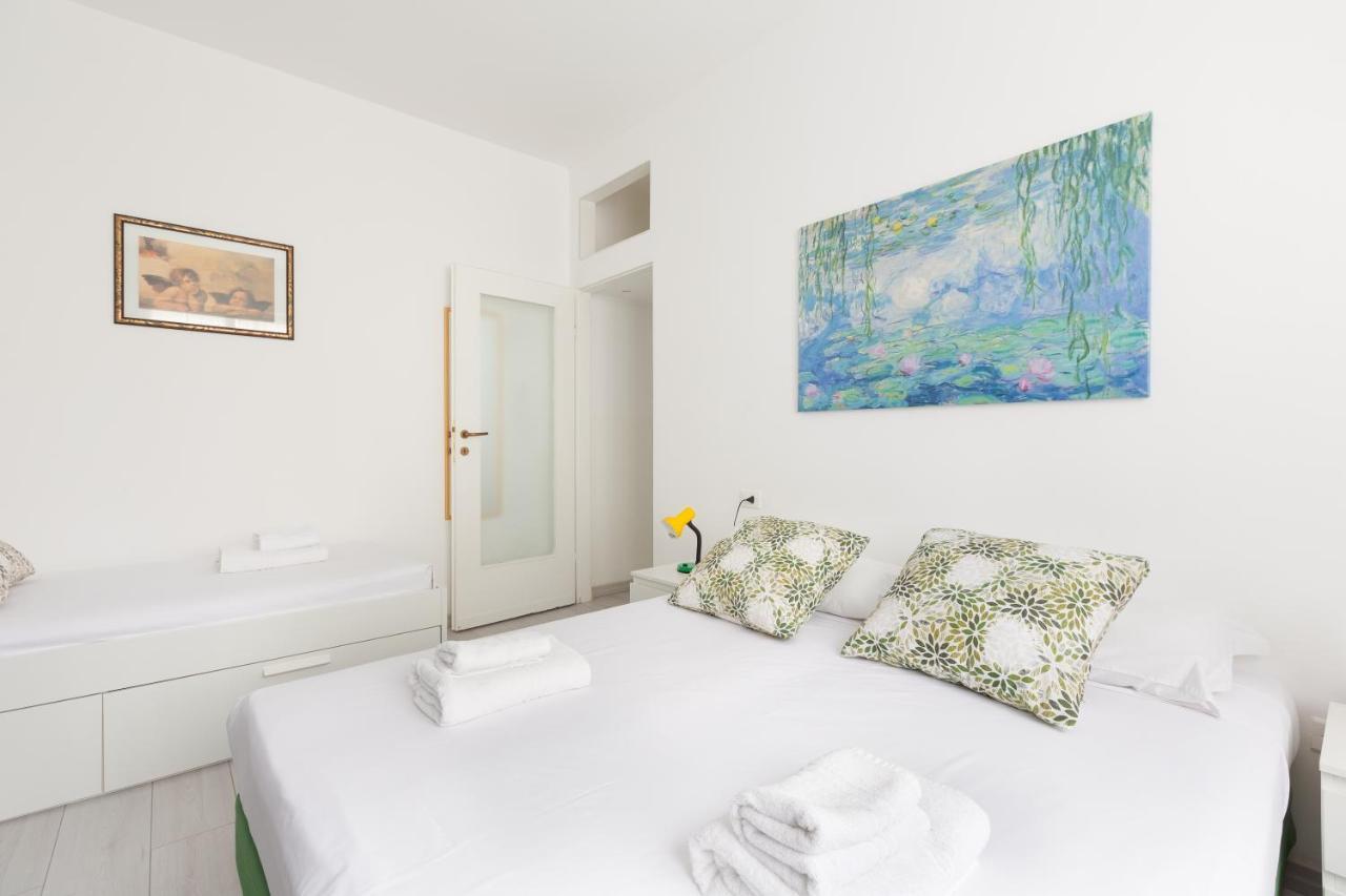 Apartment With Balcony -Bisceglie Red Line Subway Milaan Buitenkant foto